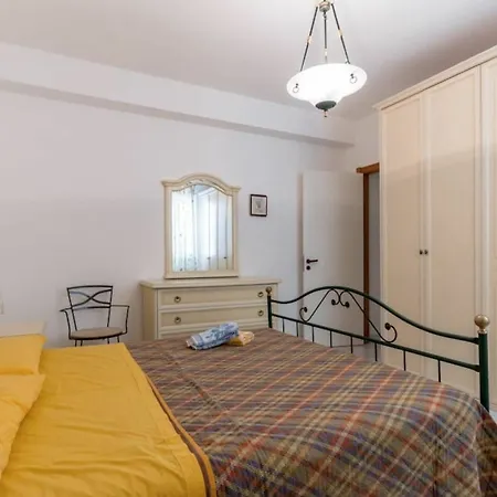 With 3 Bedrooms In Marina Di Ragusa, With Pool Access And Fu Daire